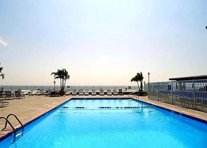 Flagship Oceanfront Hotel 2*