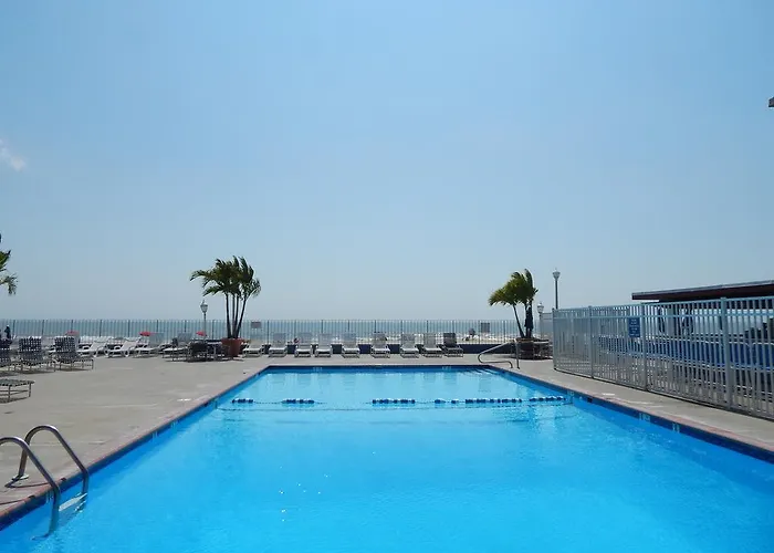 Flagship Oceanfront Hotel 2*